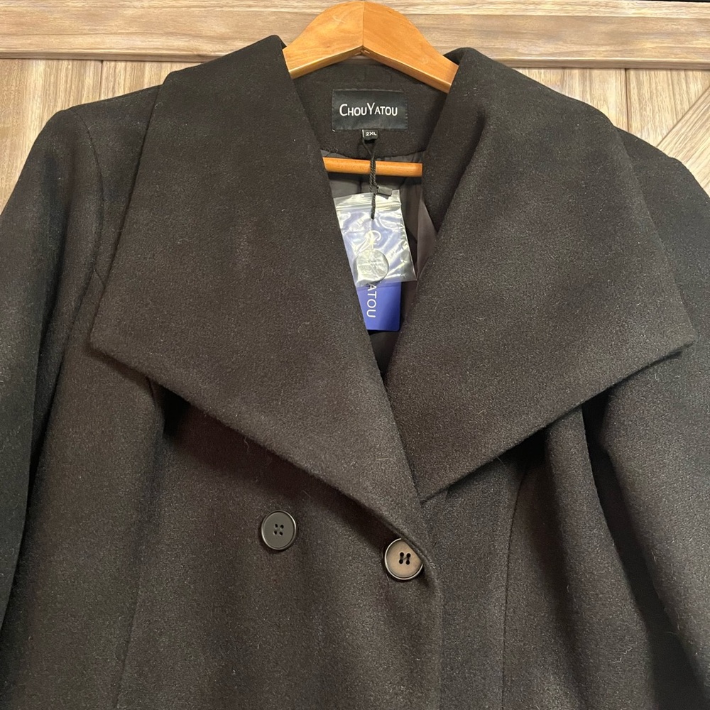 Elegant Black Double-Breasted Women's Coat - Picture 2 of 4